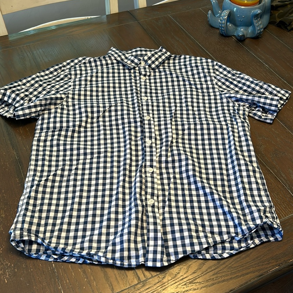 Old Navy Men’s Short Sleeve Button up Dress shirt.  Size L.  Blue Gingham.